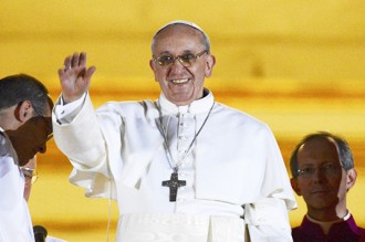 Vatican : Mario Bergoglio devient François,  premier pape sud americain !